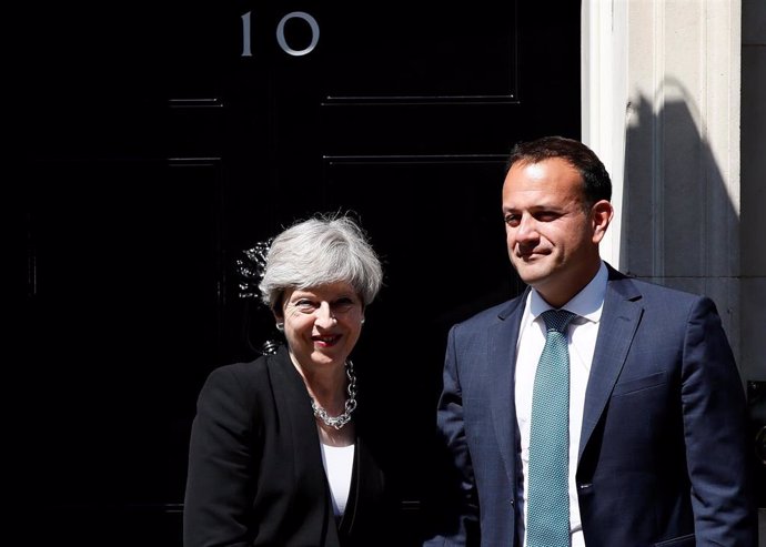 El primer ministro irlandés, Leo Varadkar, y su homóloga británica, Theresa May 