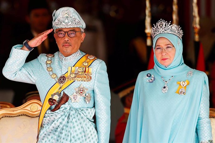 El nuevo rey de Malasia, Tengku Abdulá, y la reina Tunku Azizah Ami