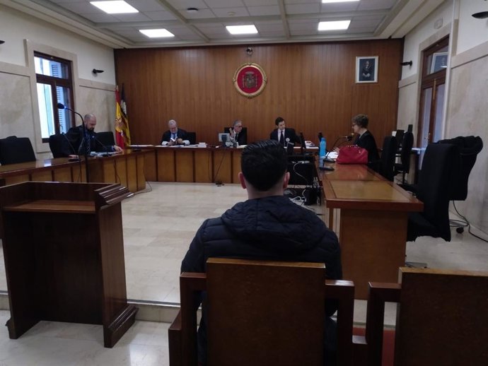 Judici per intent d'homicidi a un gurdia civil a Mallorca