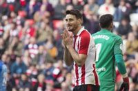 Aduriz estará entre 4 y 5 semanas más de baja por "precaución" por su esguince de rodilla
