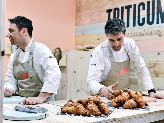 Marc Martí y Xevi Ramon preparan su receta de pan para maridar jamón