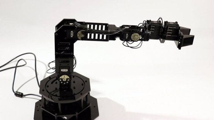 Imagen del brazo robótico intacto usado para ejecutar tareas