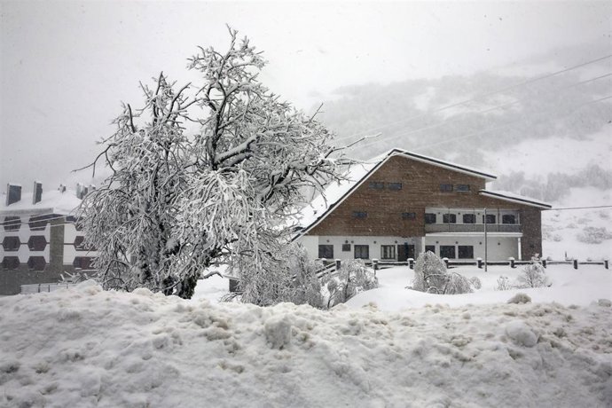 Imagen de temporal, nieve, lluvia, frío, invierno, carretera, quitanieves