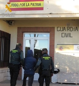 La Guardia Civil detiene a ocho jóvenes por cuatro delitos de lesiones en una re