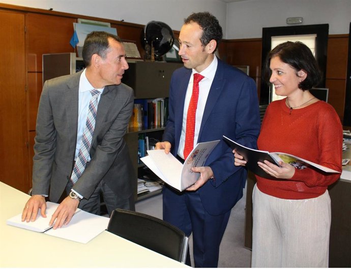 El Delegado Territorial De ONCE Asturias, Pedro Ortiz; El Consejero De Presidenc