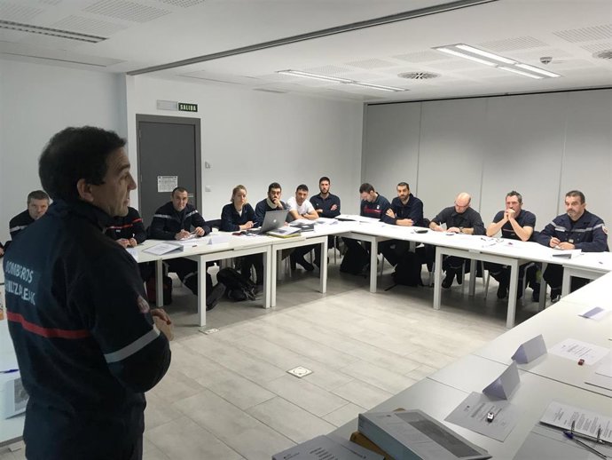 Curso de uso de fuego técnico y su aplicación en quemas prescritas en Baztán