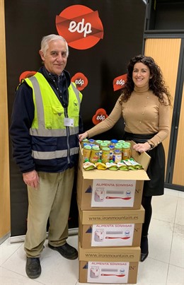 EDP entrega comida infantil al Banco de Alimentos