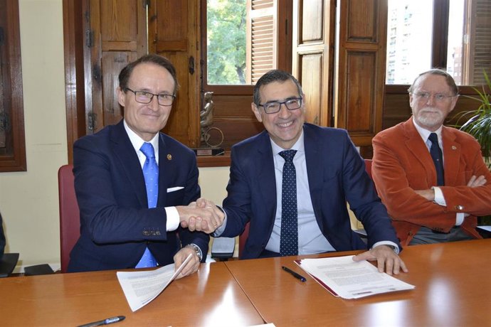 Imagen de la firma del acuerdo