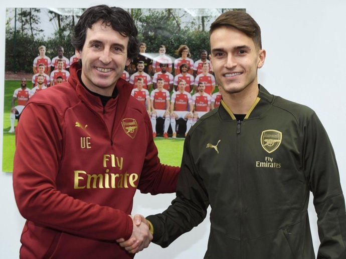 El entrenador del Arsenal, Unai Emery, con su nuevo jugador Denis Suárez