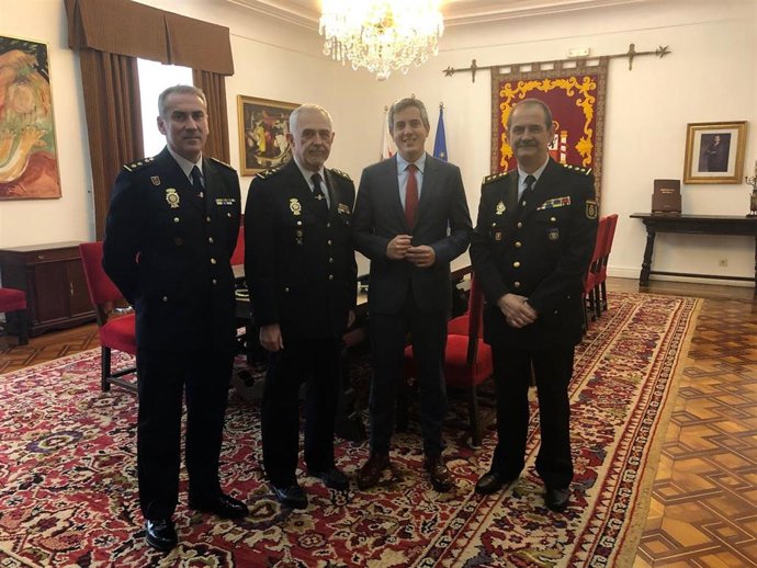 El delegado del Gobierno recibe a los nuevos mandos de Policía Nacional en Canta