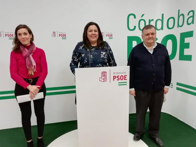 Amo (centro), entre Romero y Zurera en la sede del PSOE de Córdoba