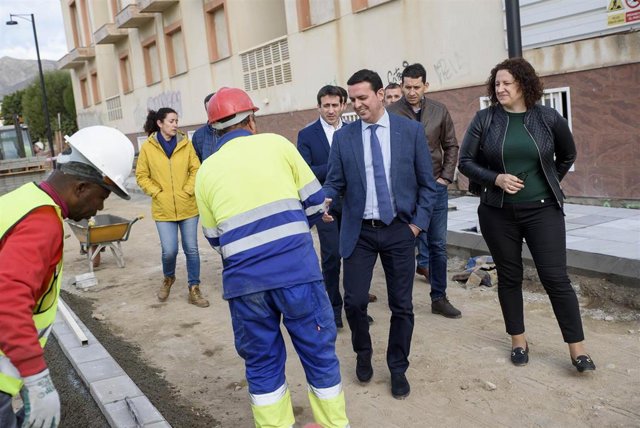 El presidente de la Diputación Provincial en las obras de la Avenida del Mar.