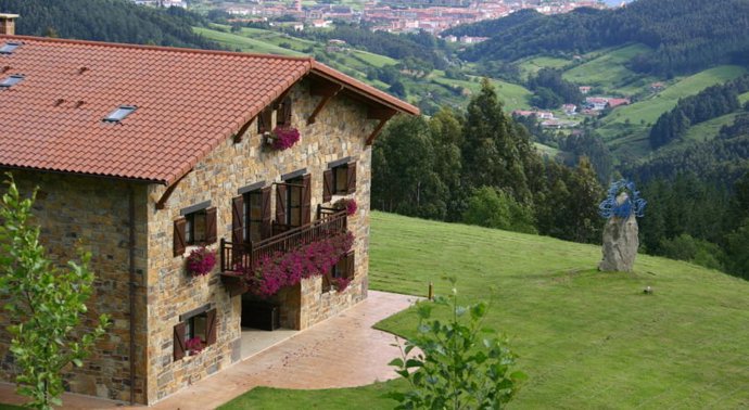 Las pernoctactiones en alojamientos turísticos extrahoteleros se elevaron a 1,8 