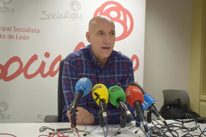 José Antonio Diez durante la rueda de prensa