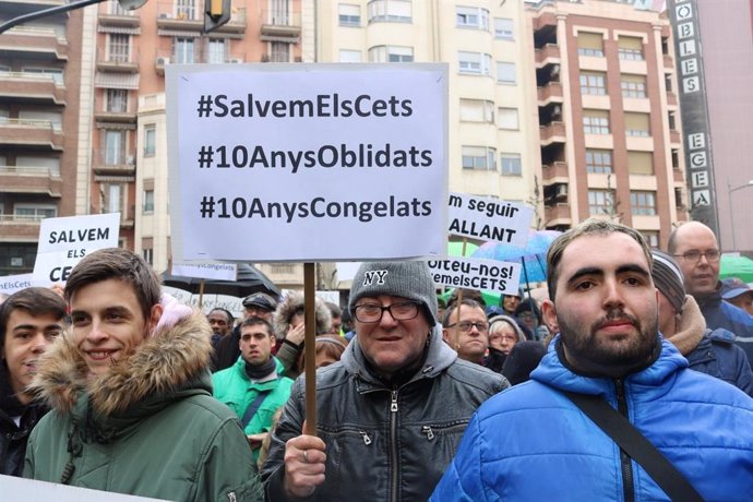 Un miler de persones reclamen a Lleida ajudes per als centres de treball de disc