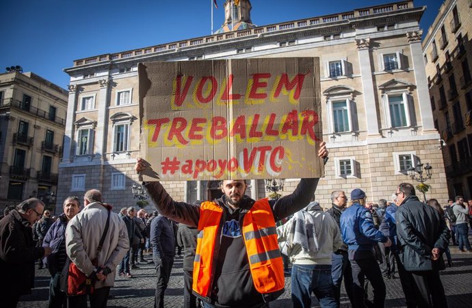 Concentració de VTC davant la Generalitat (Arxiu)