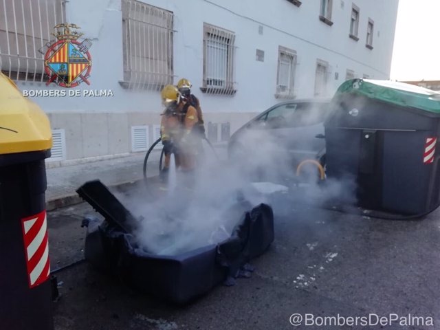 Incendio en un contenedor en la calle Pedregar de Palma