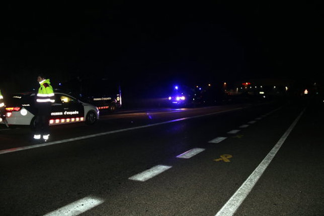 Tallen la C-55 a prop de l'accés a Lledoners amb oli i material inflamable