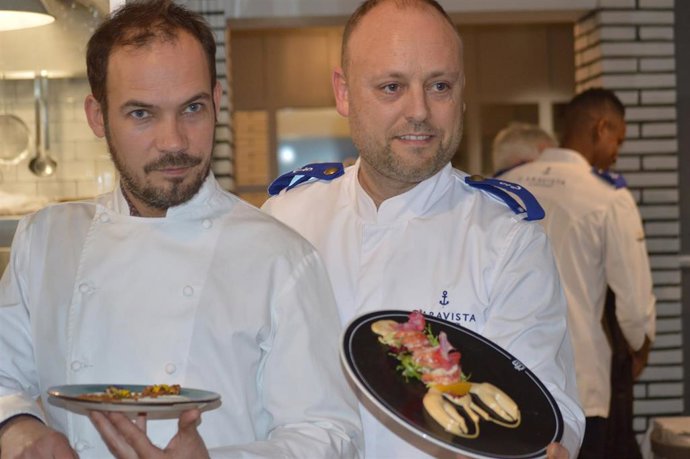 Los cocinero Marcio Barradas y Mateu Blanch