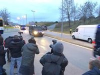 Los presos soberanistas llegan a la cárcel de Brians 2, desde donde irán con la Guardia Civil a Madrid