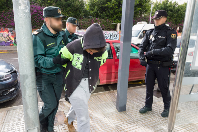 Pasa a disposición judicial la joven de 18 años detenida por apuñalar mortalmente a su pareja, un hombre de 31 años, en Ibiza