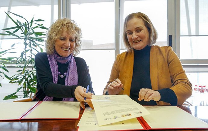 Vicepresidenta Díaz Tezanos y presidenta CERMI Mar Arruti