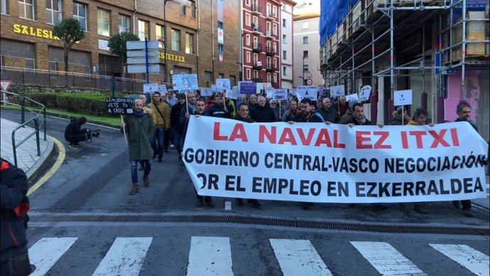 Trabajadores de La Naval se manifiestan en Barakaldo por una solución de futuro