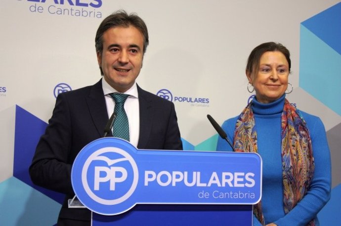 Los diputados nacionales por Cantabria, Ana Madrazo y Diego Movellán