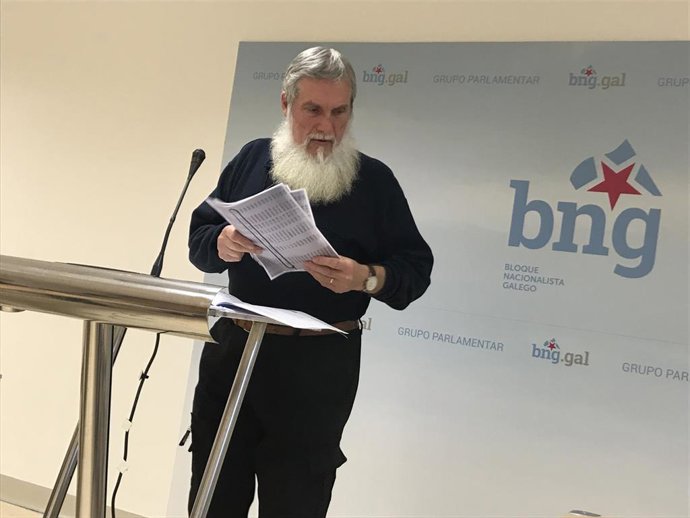 El diputado del BNG Xosé Luis Rivas, 'Mini', en rueda de prensa