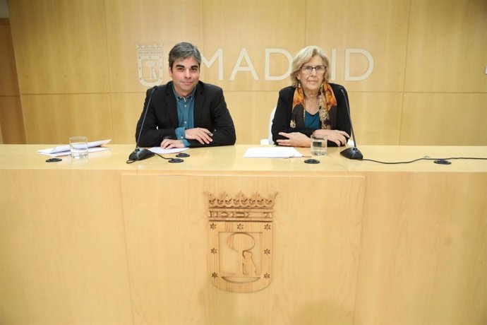 MANUELA CARMENA Y JOGE GARCÍA CASTAÑO EN LA RUEDA DE PRENSA SOBRE LA Situación P