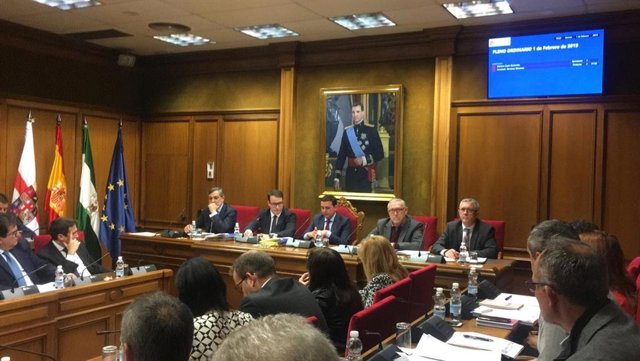 Javier A. García y Fernando Giménez, en la mesa de Presidencia del Pleno.