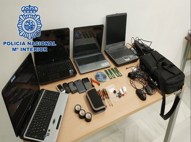 Dispotivos electrónicos con los que operaba la organización