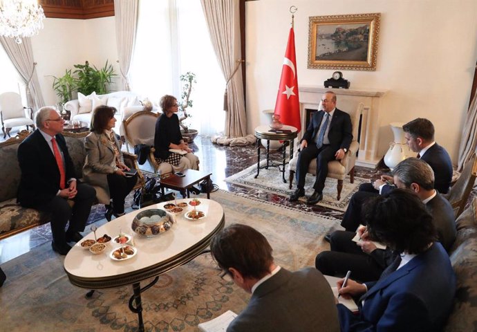 El ministro de Exteriores turco se reúne con el equipo de la ONU