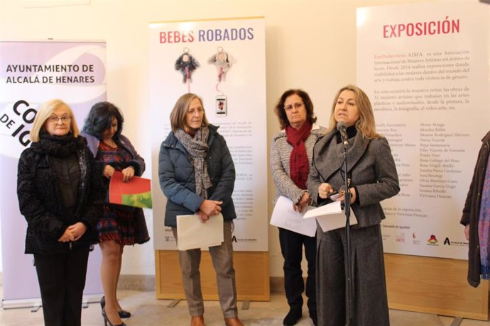 Bebes Robados Expone Las Obras De 31 Mujeres Artistas En Los Archivos Del Movi