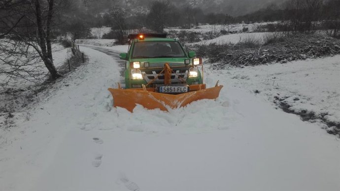 Máquina quitanieves en la provincia de Lugo.