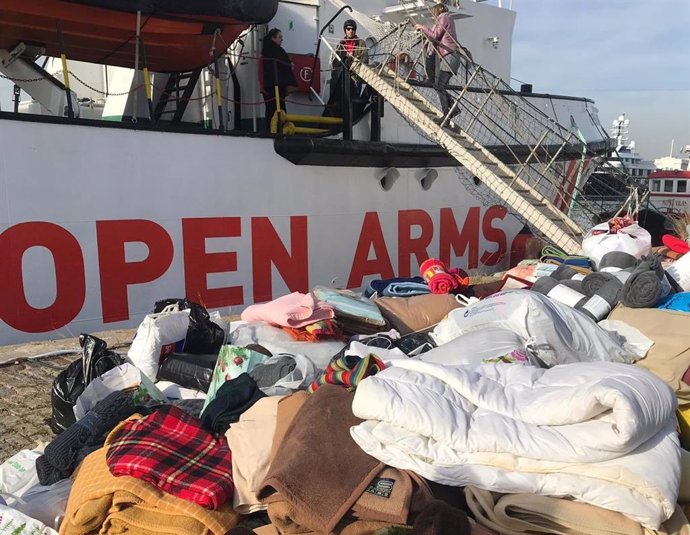 Mantes recollides davant el vaixell Open Arms