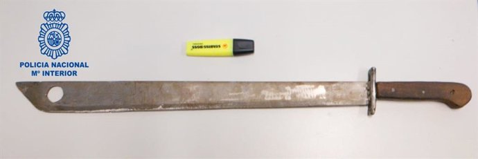 Matxet amb el qual el detingut va copejar al seu arrendatari