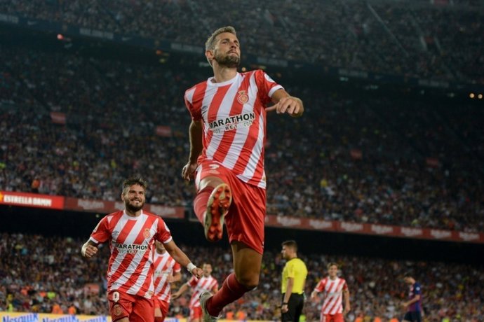 Stuani celebra un gol con el Girona FC en el Camp Nou