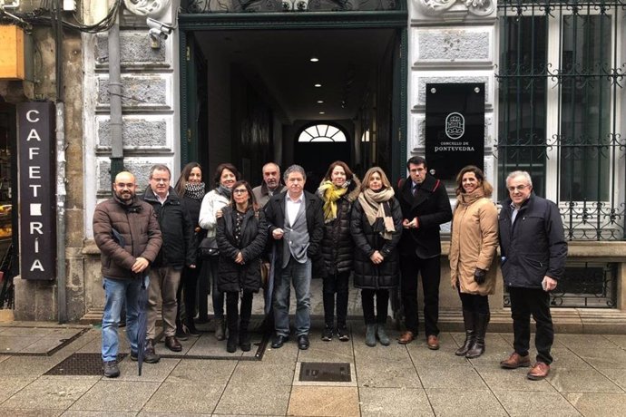 Delegación de alcaldes y concejales de visita a Pontevedra con la ACM