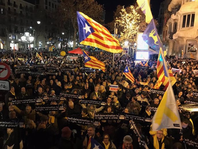 Concentración de la ANC ante la sede de la Comisión Europea en Barcelona