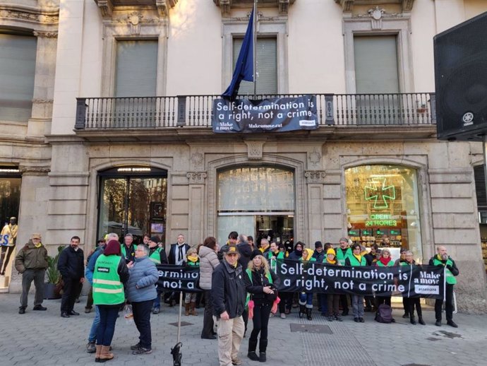 Protesta de l'ANC davant la seu de la Comissió Europea a Barcelona