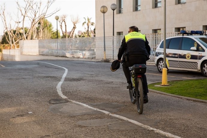 Imagen de archivo de un agente de la Policía Local de Mislata