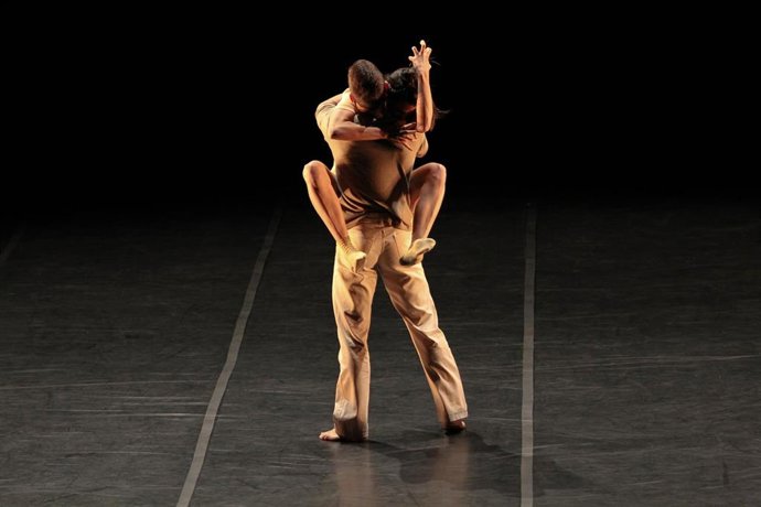 La compañía malagueña Dance Craft interpreta 'Packed with love'