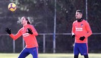 Vitolo y Filipe Luis reciben el alta y son convocados para el duelo ante el Betis