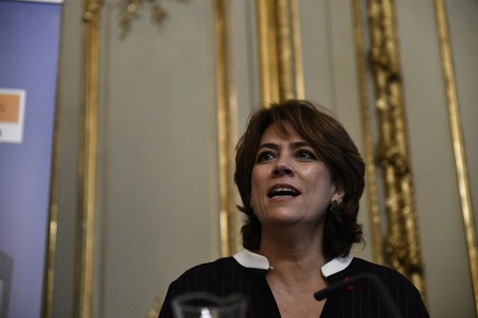 Dolores Delgado presenta el llibre Comentaris a la Constitució Espanyola