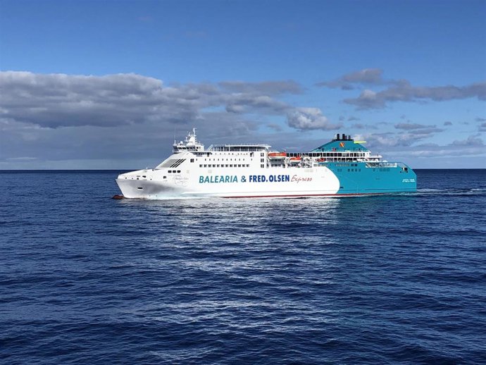 El Martín i Soler cubre desde hace meses la primera ruta de Baleria entre Canar