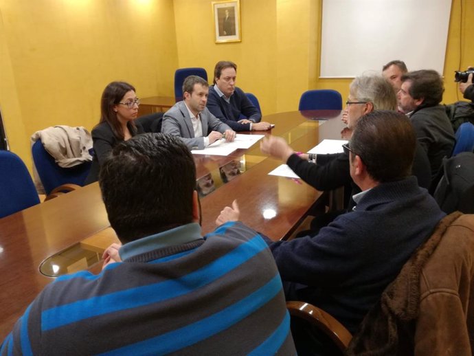 Reunión entre Julio Millán (PSOE) y comercientes de Las Palmeras y Comercio Jaén