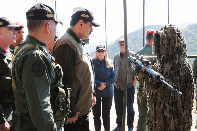 El presidente de Venezuela, Nicolás Maduro, durante una visita una base militar 