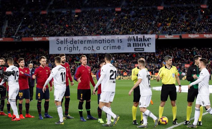 Pancarta en favor de la autodeterminación en el Camp Nou