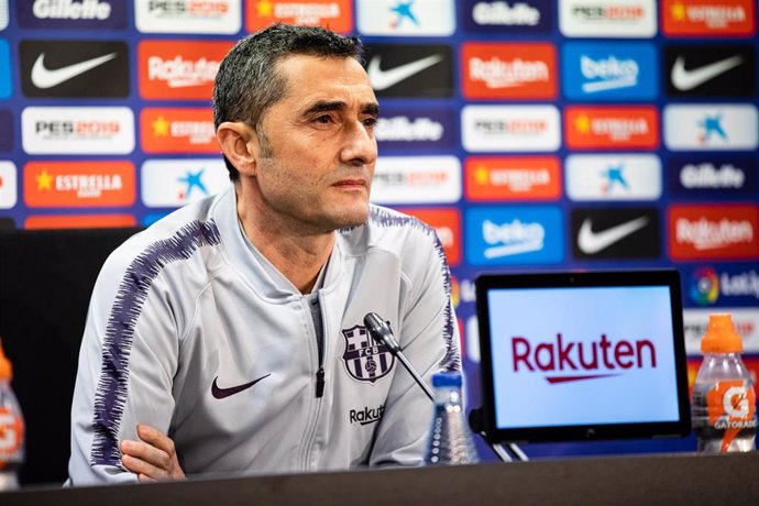Soccer: Ernesto Valverde of FC Barcelona press conference